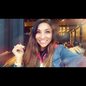 Meet your Posher, Clarissa